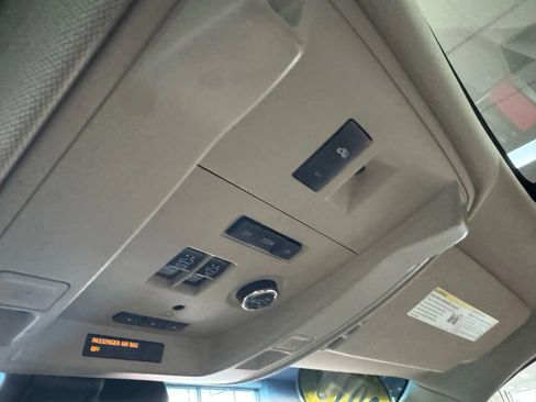 Used 2015 Cadillac Escalade Luxury image 39