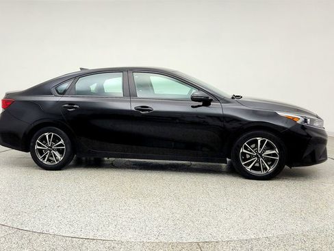 Used 2023 Kia Forte LXS w/ LXS Technology Package FWD image 4