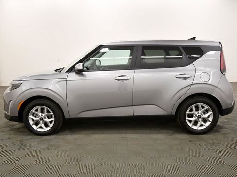 Certified 2025 Kia Soul LX w/ LX Technology Package FWD image 4