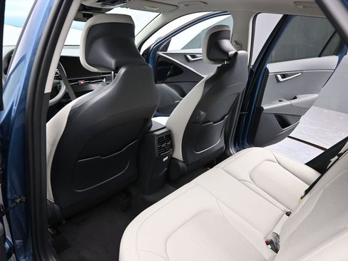 New 2026 Kia Niro EX image 16
