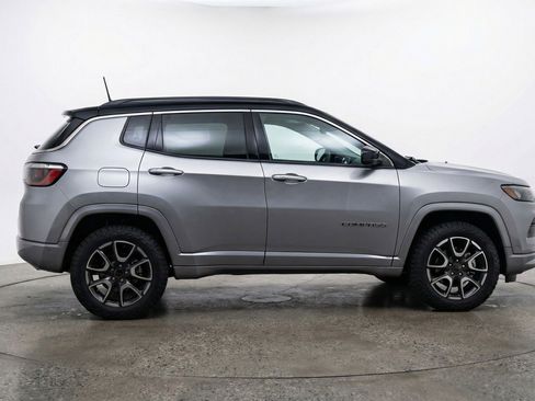 Used 2025 Jeep Compass Trailhawk image 11