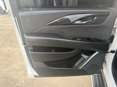 Used 2018 Cadillac Escalade ESV Platinum image 28