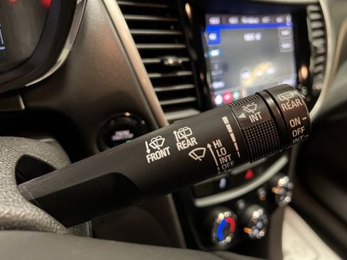 Used 2020 Chevrolet Trax LT w/ LT Convenience Package image 34