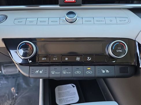 New 2026 Hyundai Elantra Limited FWD image 29