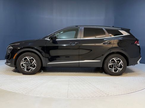 Used 2024 Kia Sportage LX image 2