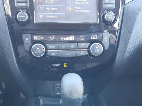 Used 2014 Nissan Rogue SV w/ SV Premium Package image 19