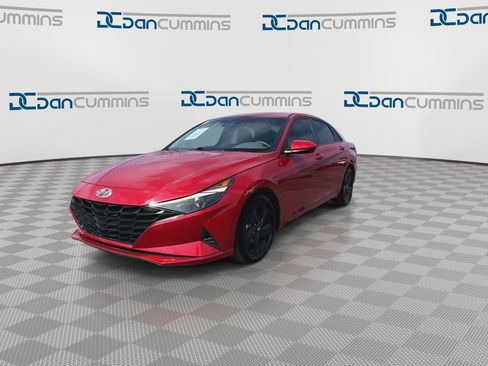 Used 2021 Hyundai Elantra SEL FWD image 4
