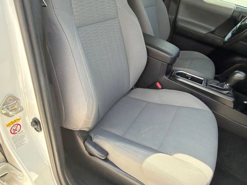Used 2019 Toyota Tacoma SR w/ SR Convenience Package AWD/4WD image 9