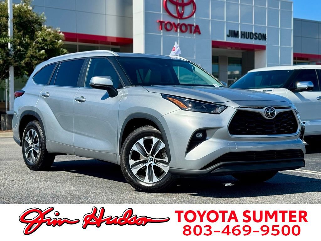 Used 2023 Toyota Highlander XLE FWD image 1