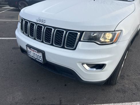 Used 2021 Jeep Grand Cherokee Laredo X image 12