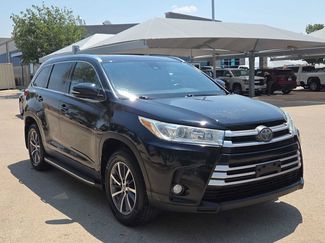 Used 2019 Toyota Highlander XLE FWD video 2
