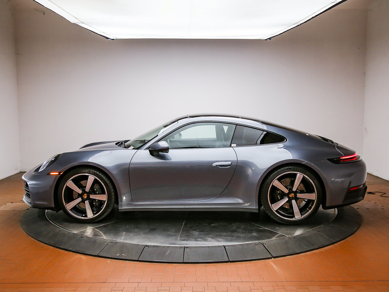 Certified 2025 Porsche 911 Carrera RWD image 2