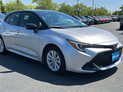 Used 2025 Toyota Corolla SE w/ SE Package FWD image 3