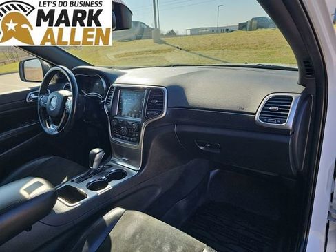 Used 2018 Jeep Grand Cherokee Altitude image 28