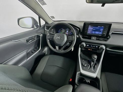 Used 2021 Toyota RAV4 LE image 11