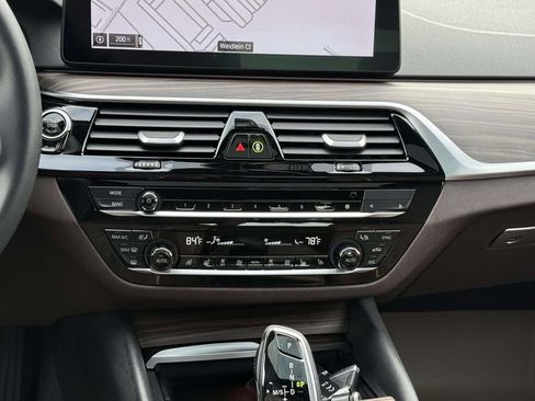 Used 2022 BMW 530i w/ Executive Package image 18