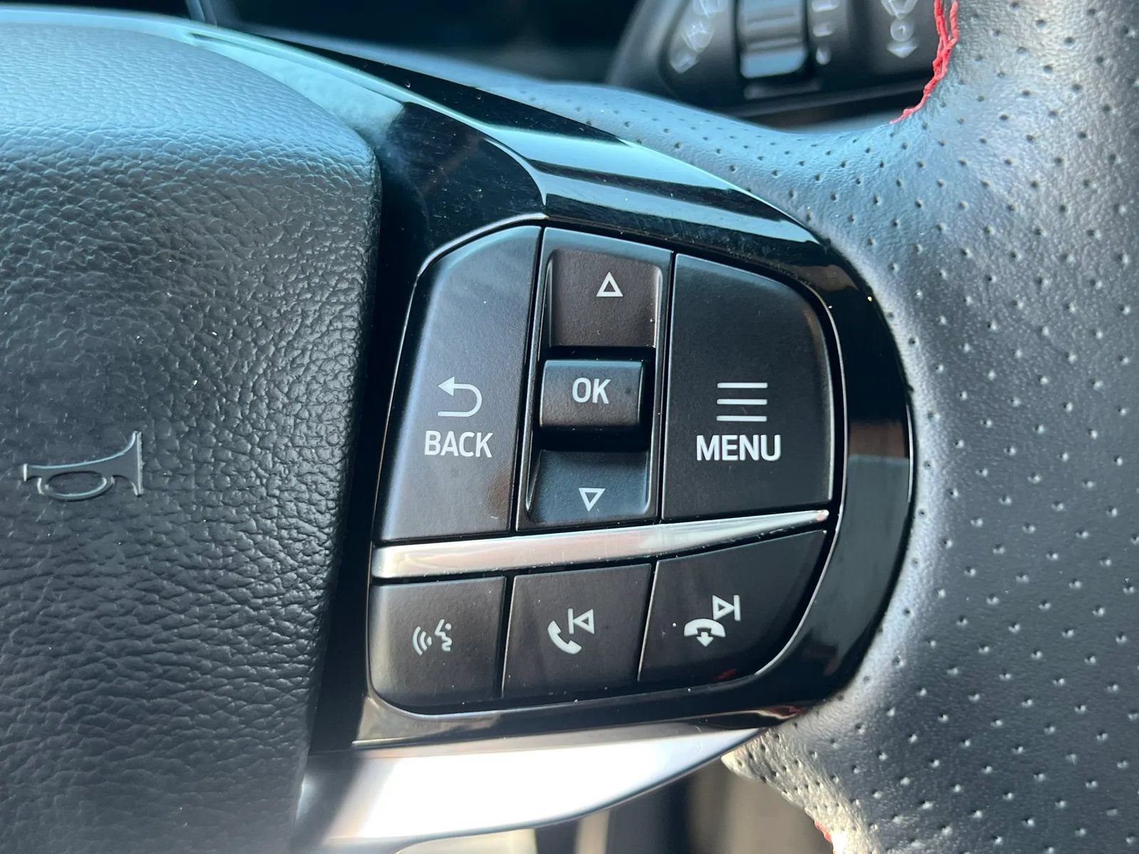 Used 2025 Ford Explorer ST-Line w/ ST-Line Street Pack AWD/4WD image 12