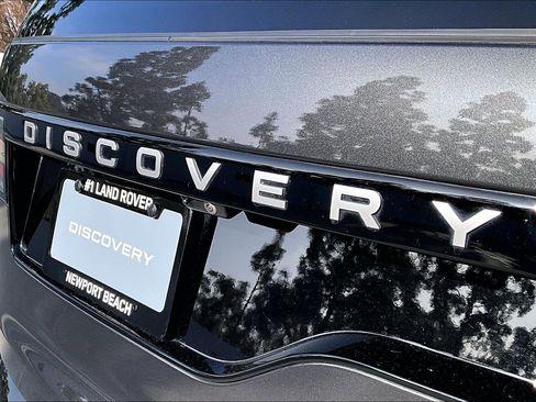 Used 2024 Land Rover Discovery Metropolitan Edition image 7