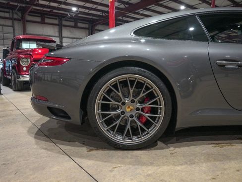 Used 2019 Porsche 911 Carrera S image 9