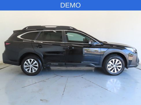 Used 2025 Subaru Outback Premium image 2