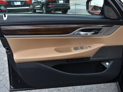 Used 2019 BMW 750i w/ Executive Package RWD image 36