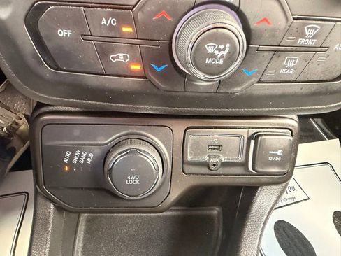 Used 2022 Jeep Renegade Limited AWD/4WD image 20
