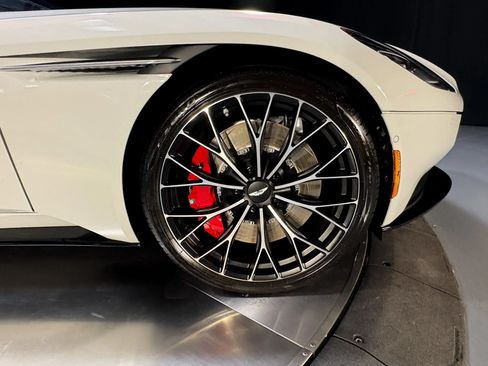 Used 2023 Aston Martin DB11 Volante RWD image 8