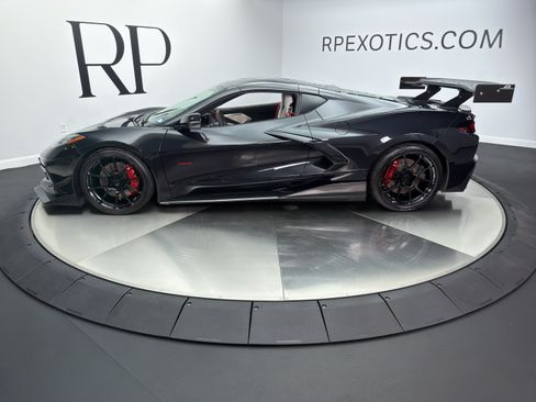 Used 2023 Chevrolet Corvette Stingray Premium Cpe w/ Z51 Performance Package RWD image 11