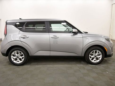 Certified 2025 Kia Soul LX w/ LX Technology Package FWD image 9
