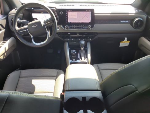 Used 2026 Chevrolet Colorado ZR2 w/ Technology Package AWD/4WD image 16