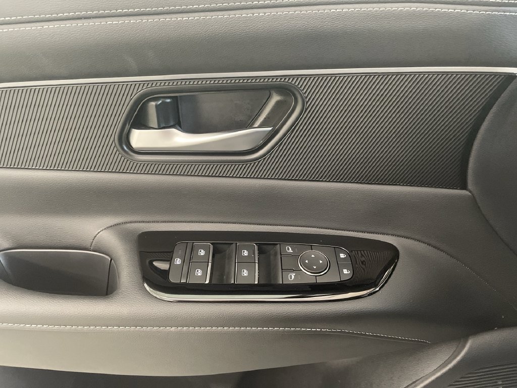 Certified 2025 Nissan Murano SV FWD image 25