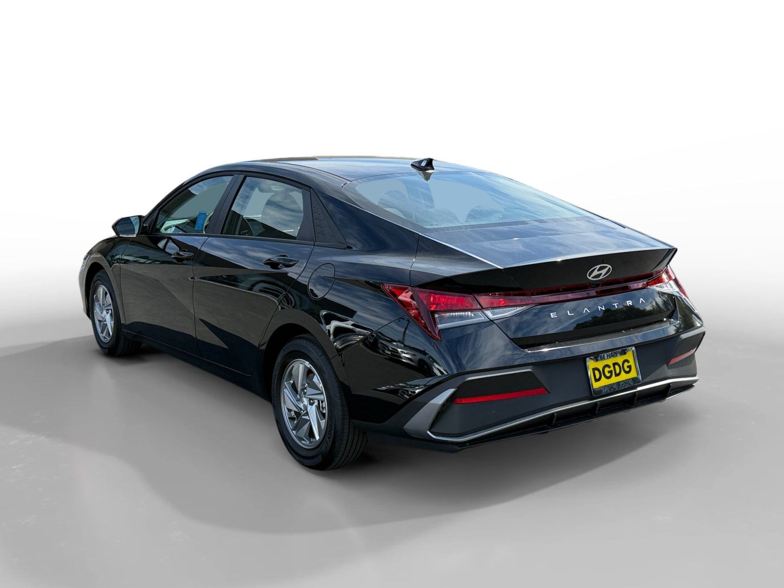 Certified 2026 Hyundai Elantra SE FWD image 3