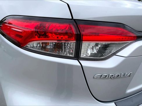 Used 2021 Toyota Corolla LE FWD image 28