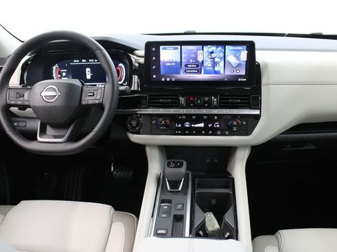 New 2026 Nissan Pathfinder SL FWD image 9