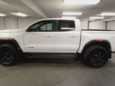 Used 2025 GMC Canyon AT4 image 5