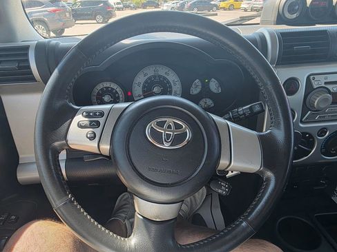 Used 2007 Toyota FJ Cruiser 2WD w/ Upgrade Pkg 1 image 13