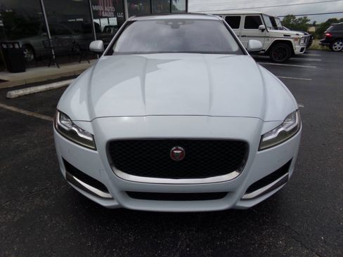 Used 2016 Jaguar XF Premium RWD image 5