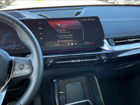 Used 2025 BMW X2 xDrive28i w/ Premium Package image 9