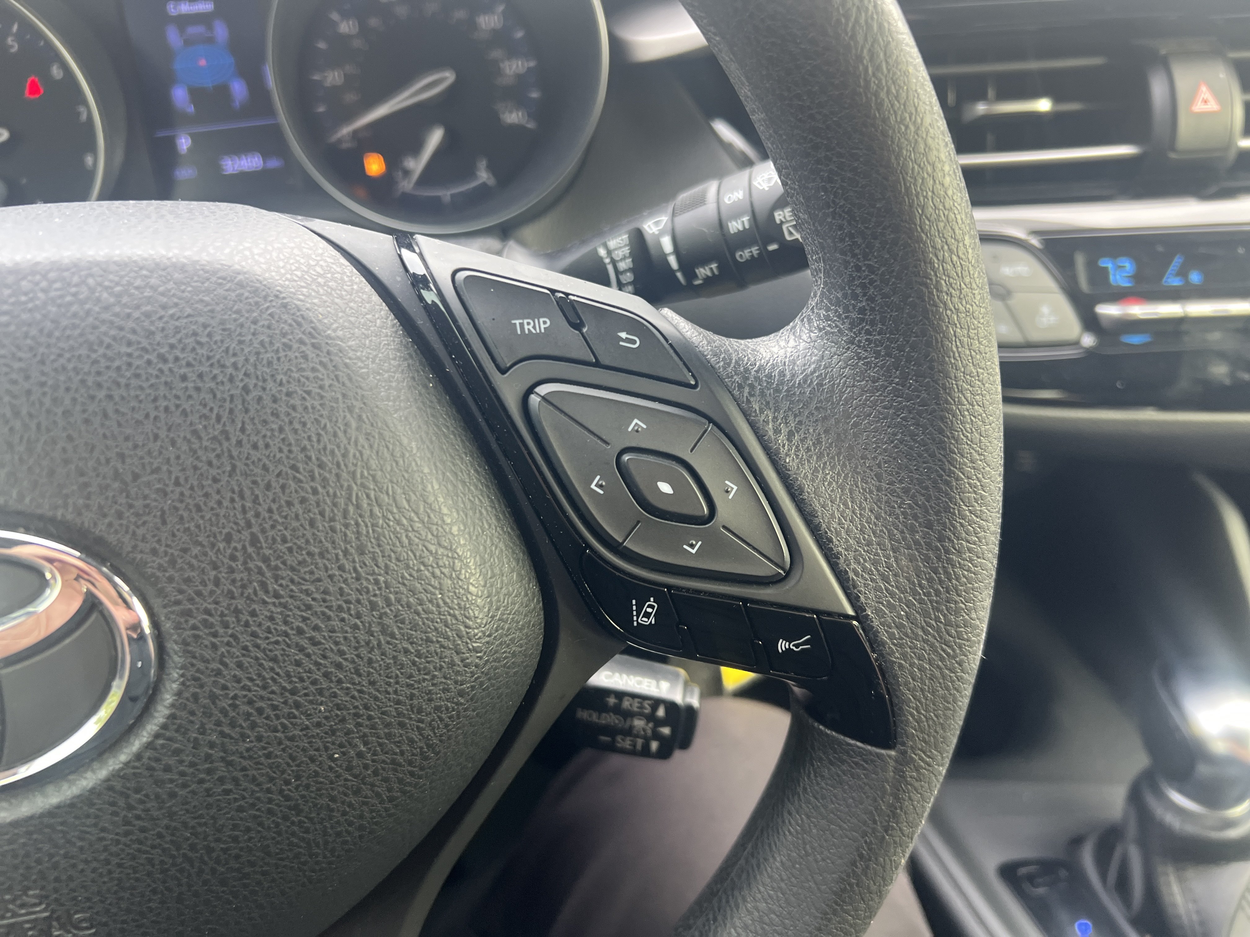 Used 2020 Toyota C-HR LE FWD image 16