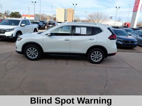 Used 2018 Nissan Rogue SV image 8