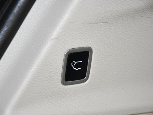 Used 2023 Chrysler Pacifica Touring-L image 49