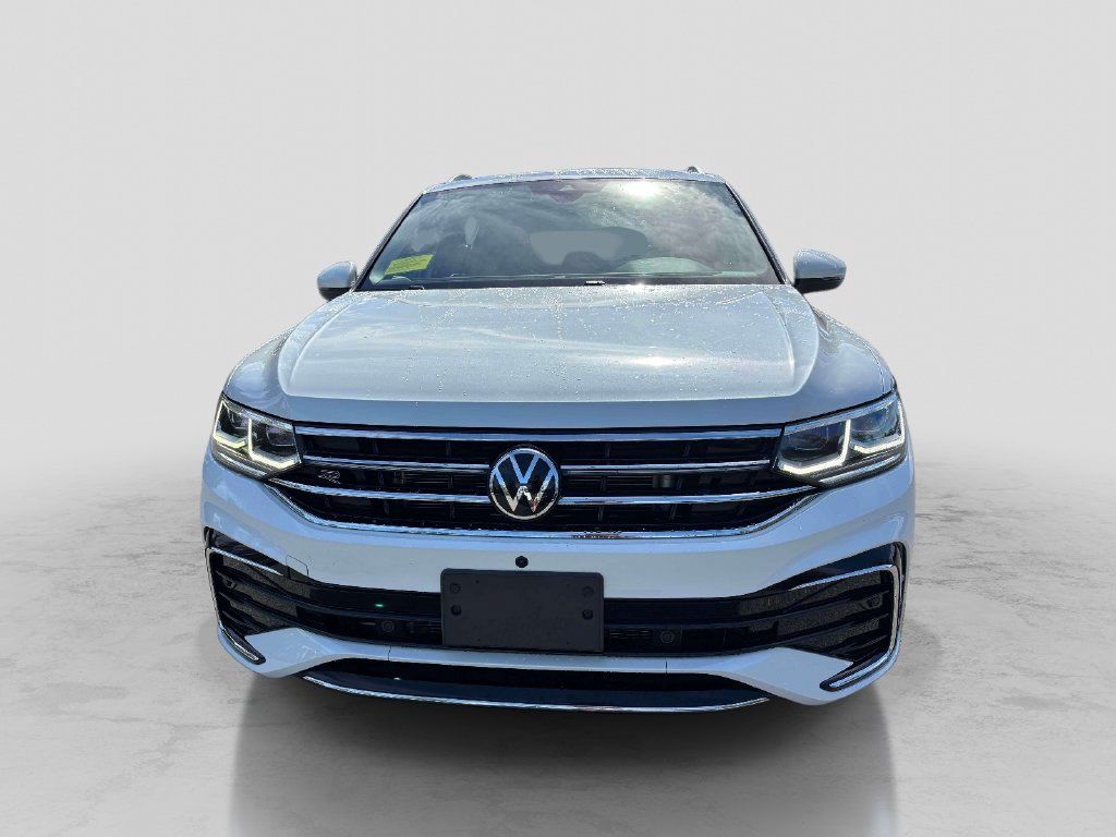 Used 2023 Volkswagen Tiguan SEL R-Line AWD/4WD image 9