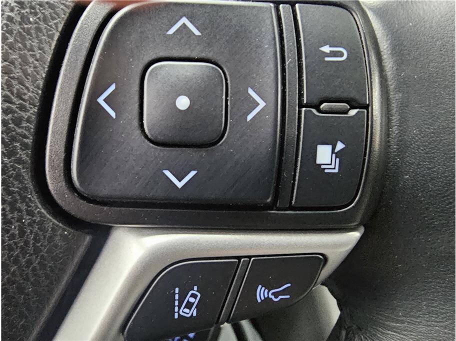 Used 2019 Toyota Highlander XLE FWD image 19
