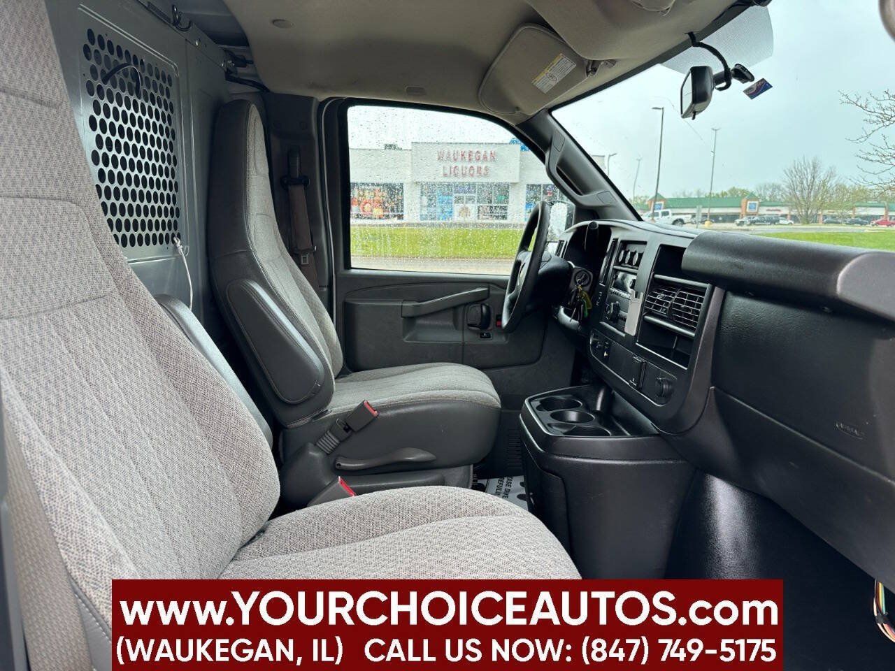 Used 2017 Chevrolet Express 2500 Extended RWD image 23