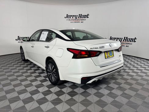 Used 2023 Nissan Altima 2.5 SV w/ SV Premium Package AWD/4WD image 8