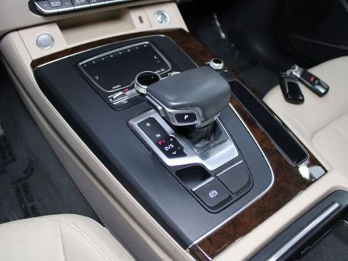 Used 2018 Audi Q5 2.0T Premium Plus w/ Premium Plus Package image 18