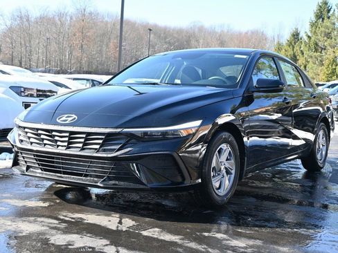 New 2026 Hyundai Elantra SE FWD image 2