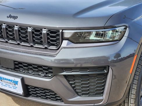 New 2026 Jeep Grand Cherokee Altitude image 5