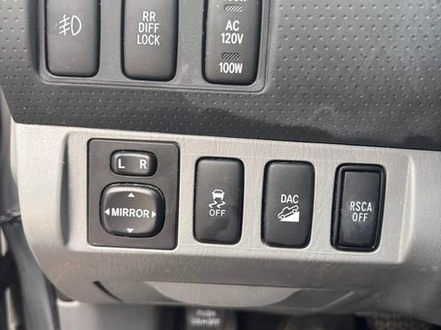 Used 2013 Toyota Tacoma Base image 19