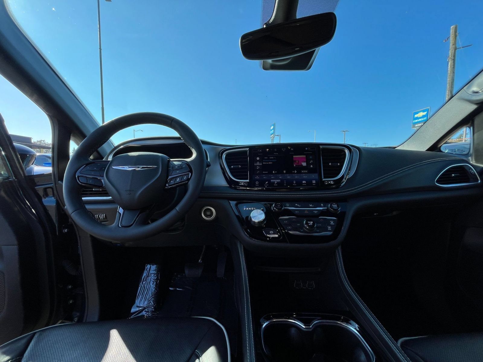 Used 2025 Chrysler Pacifica Limited FWD image 37